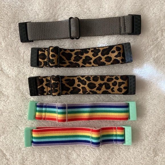 Fitbit Charge 4 , chargers and bands - Picture 5 of 6